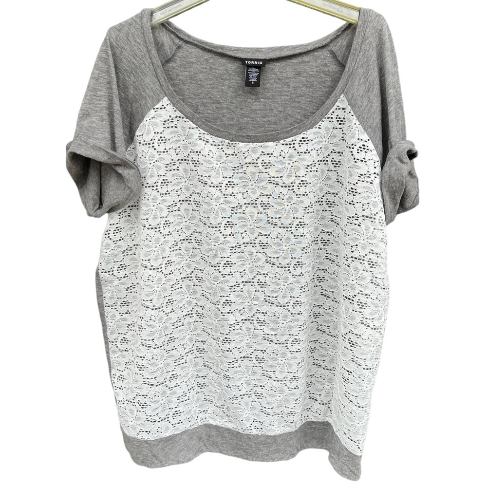 NWOT Torrid Gray with White Floral Lace Front T-shirt Size 2X